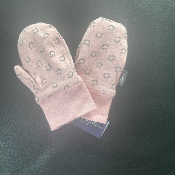 Baby mittens - Picture 2 of 2